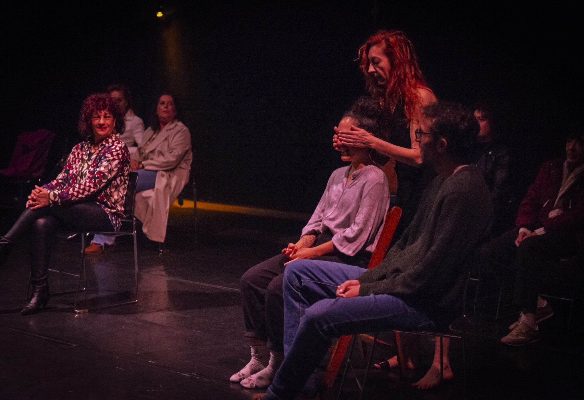 Sobre cuerdas es un viaje emocional que puede plantear preguntas y establecerá una loca y creativa conversación entre el músico João Lima, la bailarina coreógrafa Alicia Soto y el público. Una experiencia sonora emocional única e irrepetible que te conecta contigo mismo. 
 
La propuesta de este concierto de guitarra y danza, tiene tres pilares como punto de partida y sus protagonistas son: el movimiento, la música en directo y el público no como oyente u observador, sino que entre a convertirse en un intérprete activo. Una creación que es objeto del nuevo ciclo de investigación que está desarrollando la artista Alicia Soto basado en el concepto “la contemplación”.