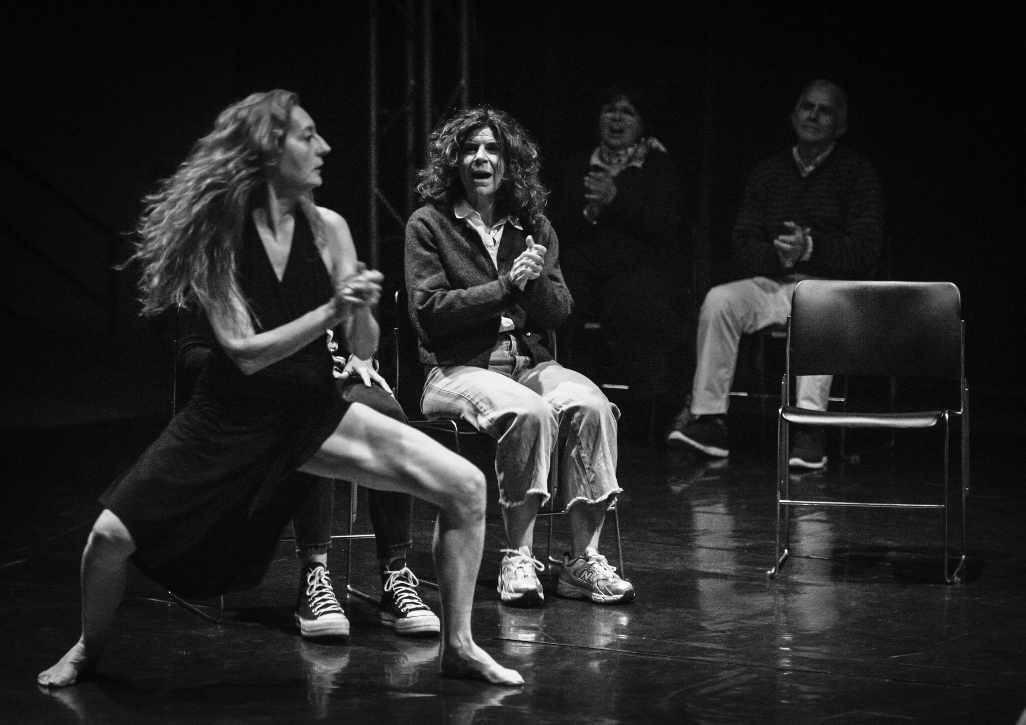 Sobre cuerdas es un viaje emocional que puede plantear preguntas y establecerá una loca y creativa conversación entre el músico João Lima, la bailarina coreógrafa Alicia Soto y el público. Una experiencia sonora emocional única e irrepetible que te conecta contigo mismo. 
 
La propuesta de este concierto de guitarra y danza, tiene tres pilares como punto de partida y sus protagonistas son: el movimiento, la música en directo y el público no como oyente u observador, sino que entre a convertirse en un intérprete activo. Una creación que es objeto del nuevo ciclo de investigación que está desarrollando la artista Alicia Soto basado en el concepto “la contemplación”.