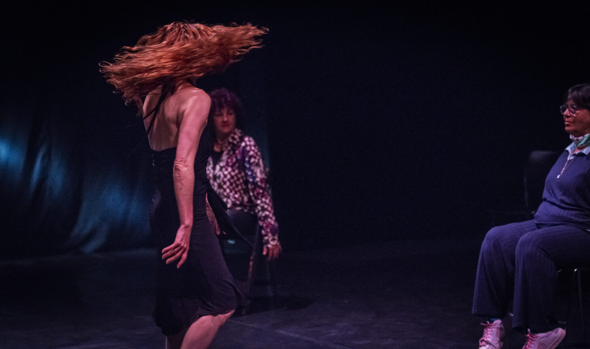 Sobre cuerdas es un viaje emocional que puede plantear preguntas y establecerá una loca y creativa conversación entre el músico João Lima, la bailarina coreógrafa Alicia Soto y el público. Una experiencia sonora emocional única e irrepetible que te conecta contigo mismo. 
 
La propuesta de este concierto de guitarra y danza, tiene tres pilares como punto de partida y sus protagonistas son: el movimiento, la música en directo y el público no como oyente u observador, sino que entre a convertirse en un intérprete activo. Una creación que es objeto del nuevo ciclo de investigación que está desarrollando la artista Alicia Soto basado en el concepto “la contemplación”.